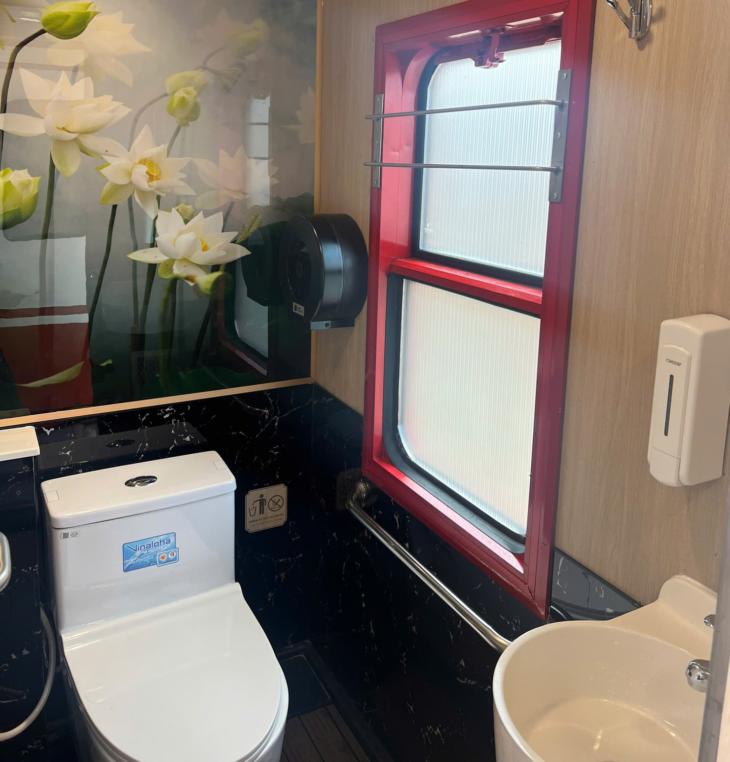 Khu vực buồng vệ sinh