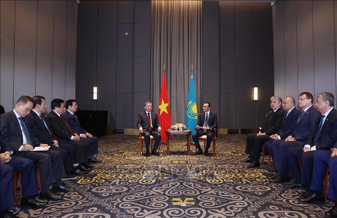 Hai bên vui mừng thời gian qua, quan hệ chính trị giữa Việt Nam và Kazakhstan phát triển tốt đẹp với tin cậy chính trị cao và trao đổi đoàn các cấp, nhất là cấp cao sôi động. Ảnh: TTXVN. 