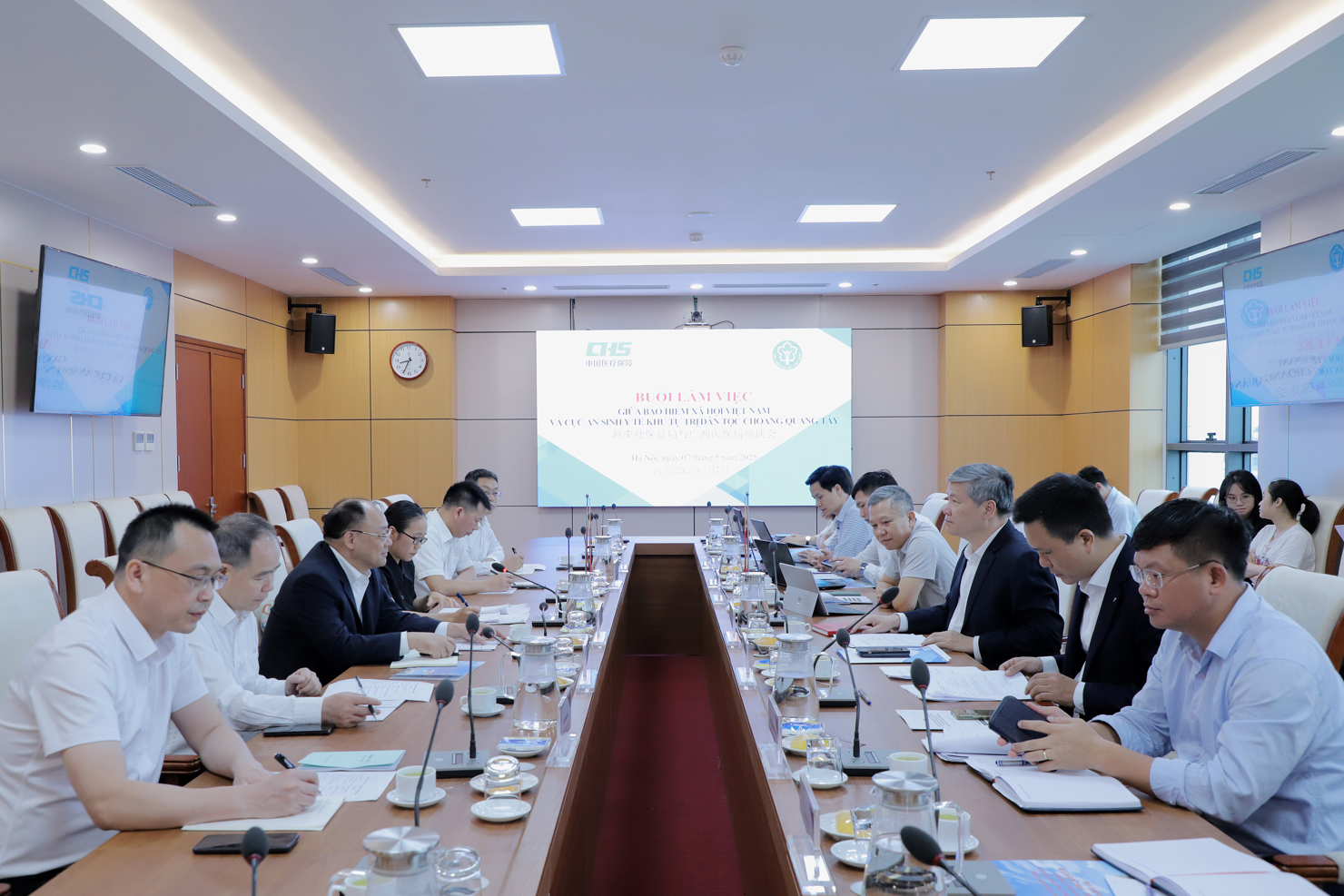 Hai bên thảo luận về cơ hội hợp tác lĩnh vực BHYT.