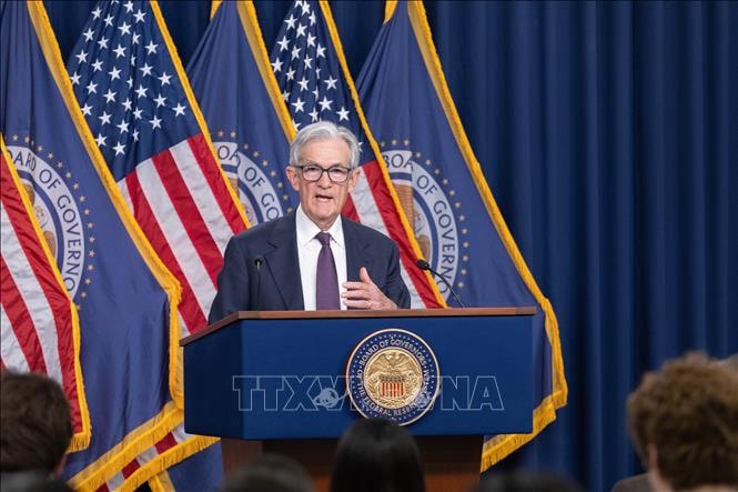 Chủ tịch Cục Dự trữ liên bang Mỹ (FED) Jerome Powell trong cuộc họp báo công bố chính sách lãi suất cơ bản, ngày 7/5/2025. Ảnh: THX/TTXVN. 