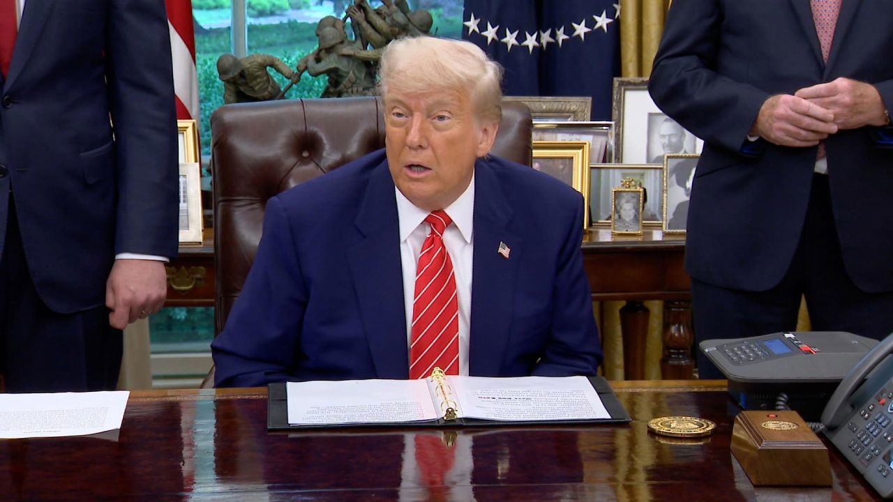 Tổng thống Donald Trump phát biểu tại Phòng Bầu dục ở Nhà Trắng. Ảnh: CNN