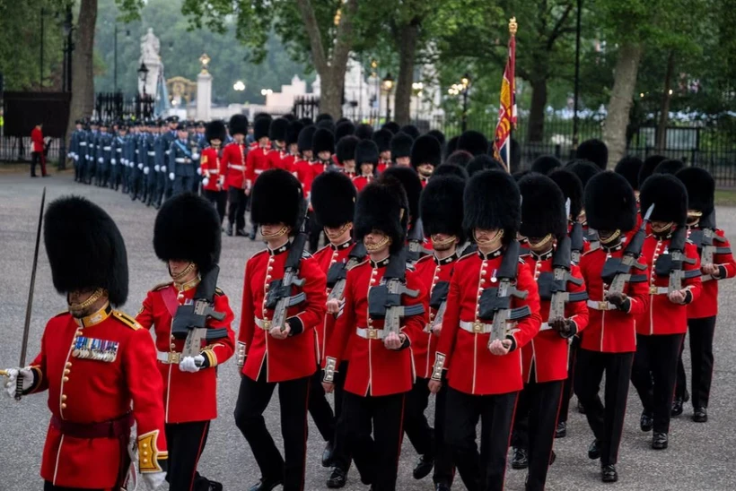 Lễ diễu binh ở trung tâm London - Nguồn: Reuters. 