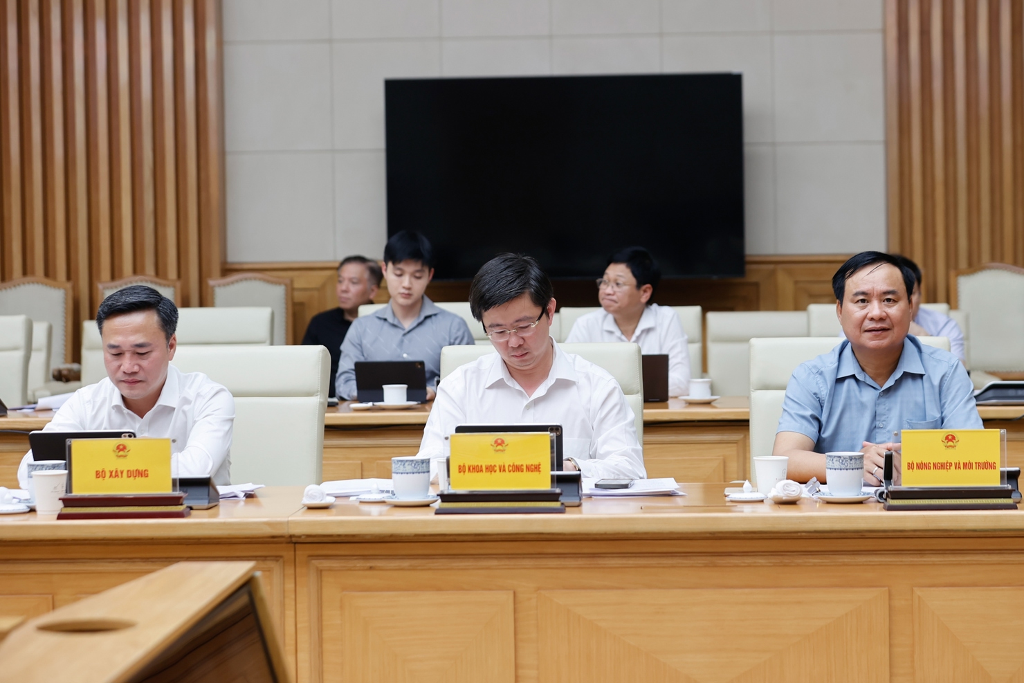 Các đại biểu tham dự buổi làm việc. Ảnh: VGP