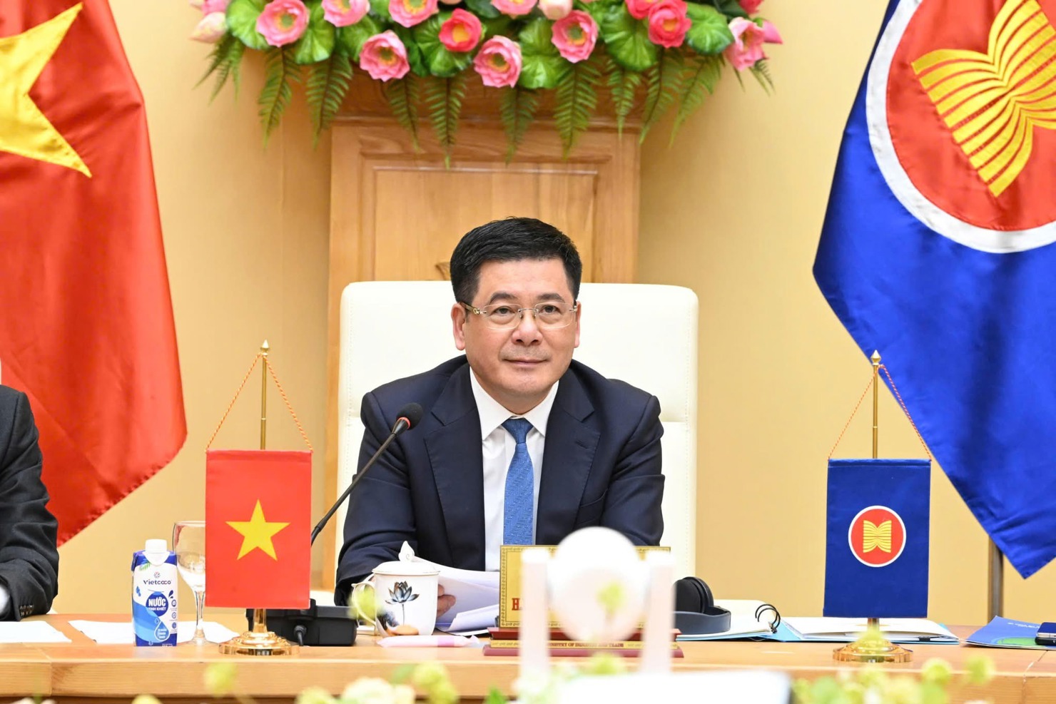 Bộ trưởng Nguyễn Hồng Di&ecirc;n k&ecirc;u gọi c&aacute;c nước tiếp tục ph&aacute;t huy tinh thần đo&agrave;n kết ASEAN, hướng đến một hiệp định ATIGA n&acirc;ng cấp mang t&iacute;nh khả thi, hiệu quả v&agrave; bền vững.