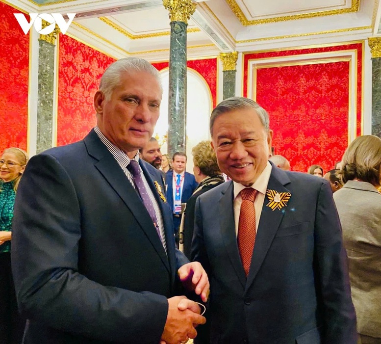 Tổng Bí thư Tô Lâm và Bí thư thứ nhất Đảng Cộng sản Cuba, Chủ tịch nước Cộng hòa Cuba, đồng chí Miguel Díaz-Canel. Ảnh: VOV