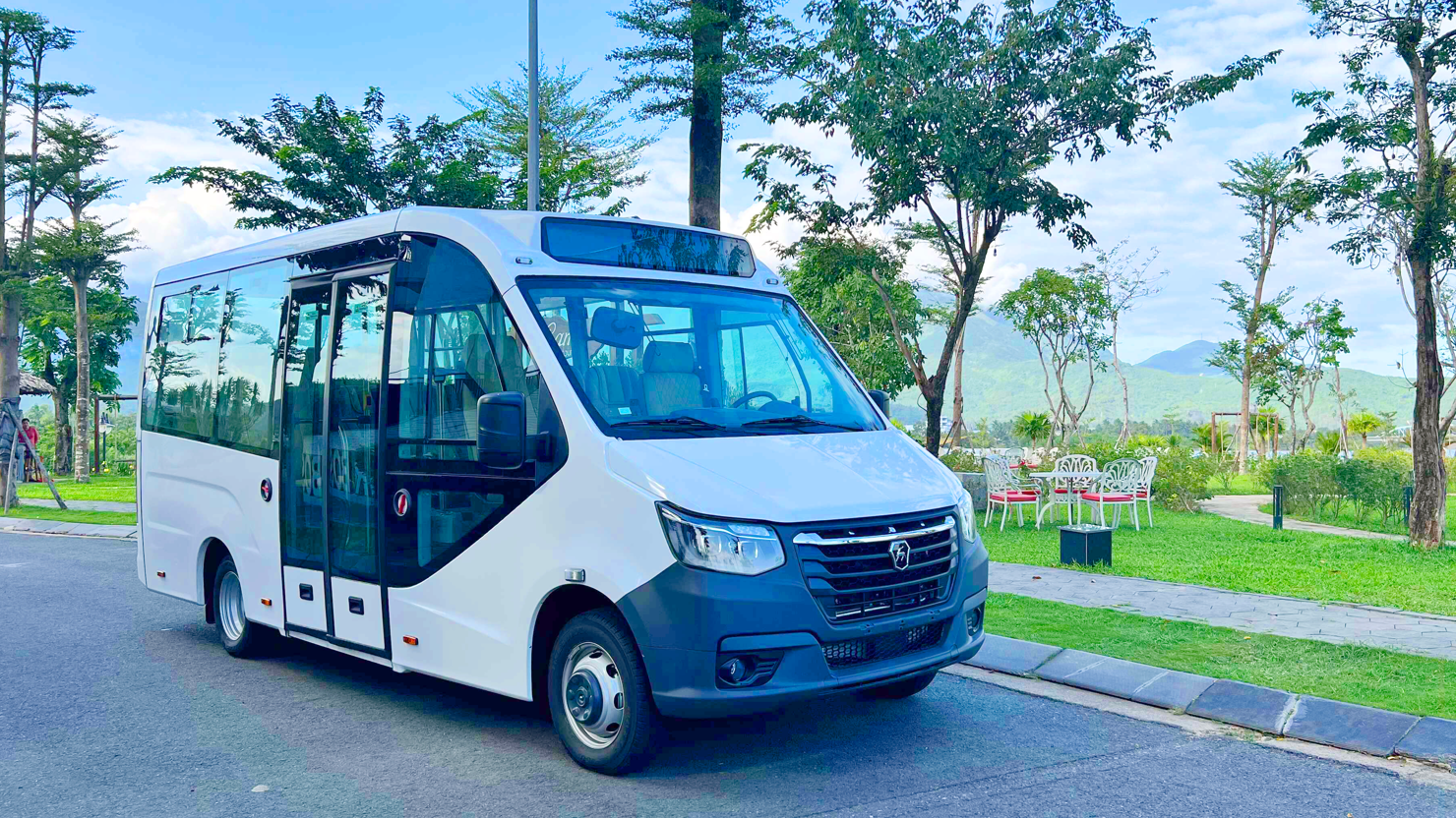 Các mẫu minibus, citybus và limousine của GAZ không chỉ nổi bật với khoang ngồi rộng rãi, thoải mái mà còn mang lại sự linh hoạt tối đa nhờ khả năng điều chỉnh số lượng và vị trí ghế linh hoạt, phù hợp với mọi nhu cầu vận chuyển.