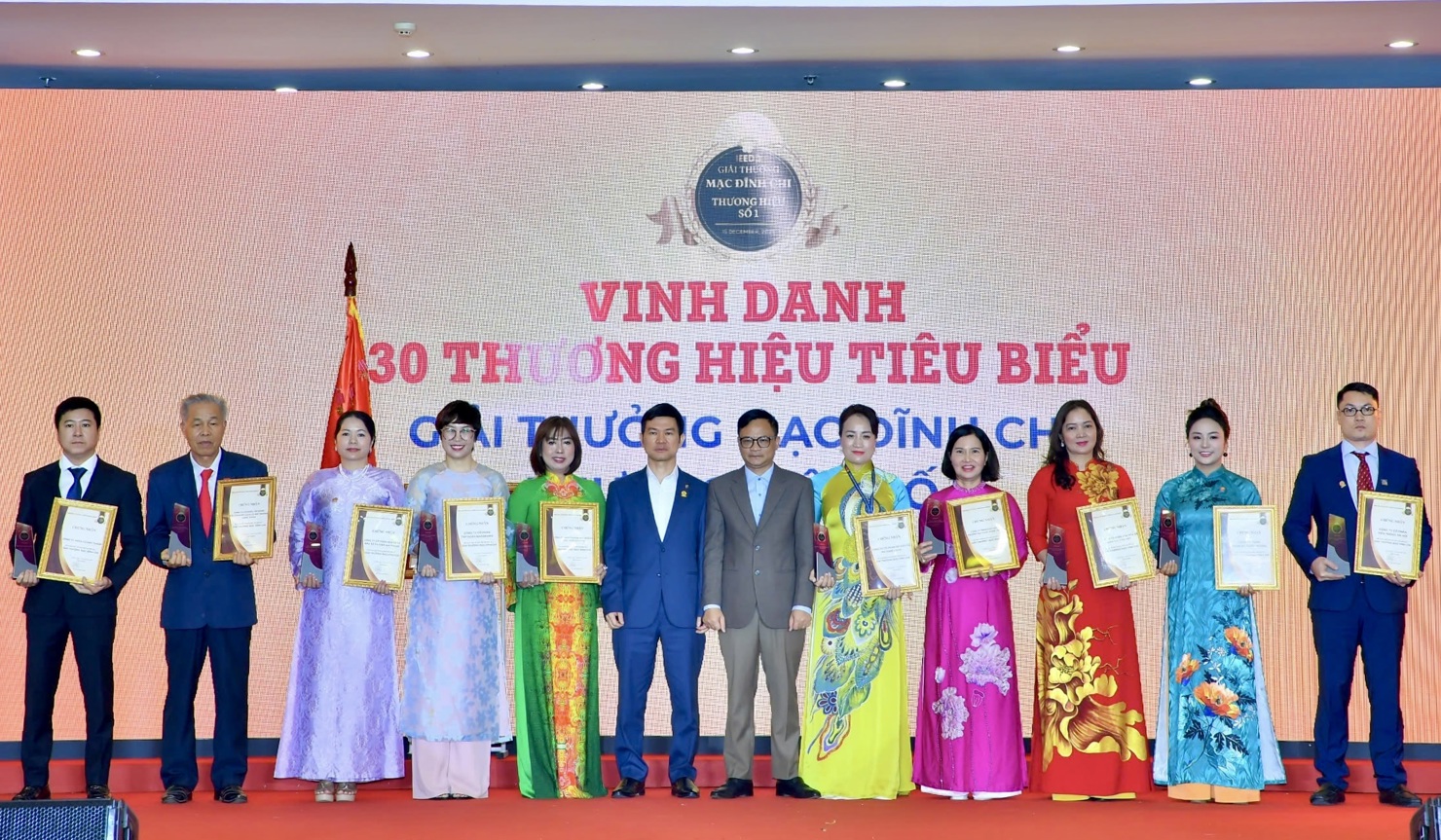 Vinh danh 30 thương hiệu tiêu biểu Giải thưởng Mạc Đĩnh Chi – Thương hiệu số 1.