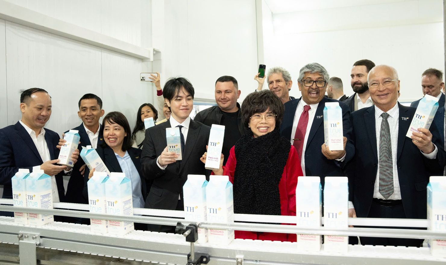 Những lô sữa thành phẩm đầu tiên được Tập đoàn TH sản xuất tại Nga. Ảnh: TH true MILK