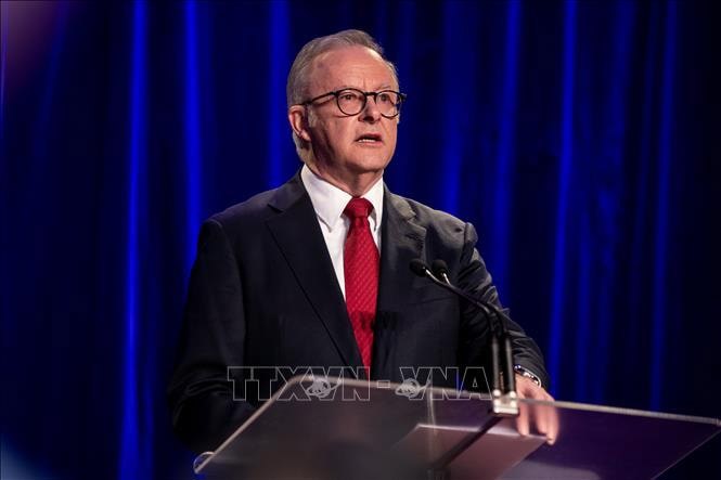 Thủ tướng Australia Anthony Albanese phát biểu tại Sydney, sau khi Công đảng giành chiến thắng trong cuộc bầu cử liên bang, ngày 3-5-2025. Ảnh: THX/TTXVN. 