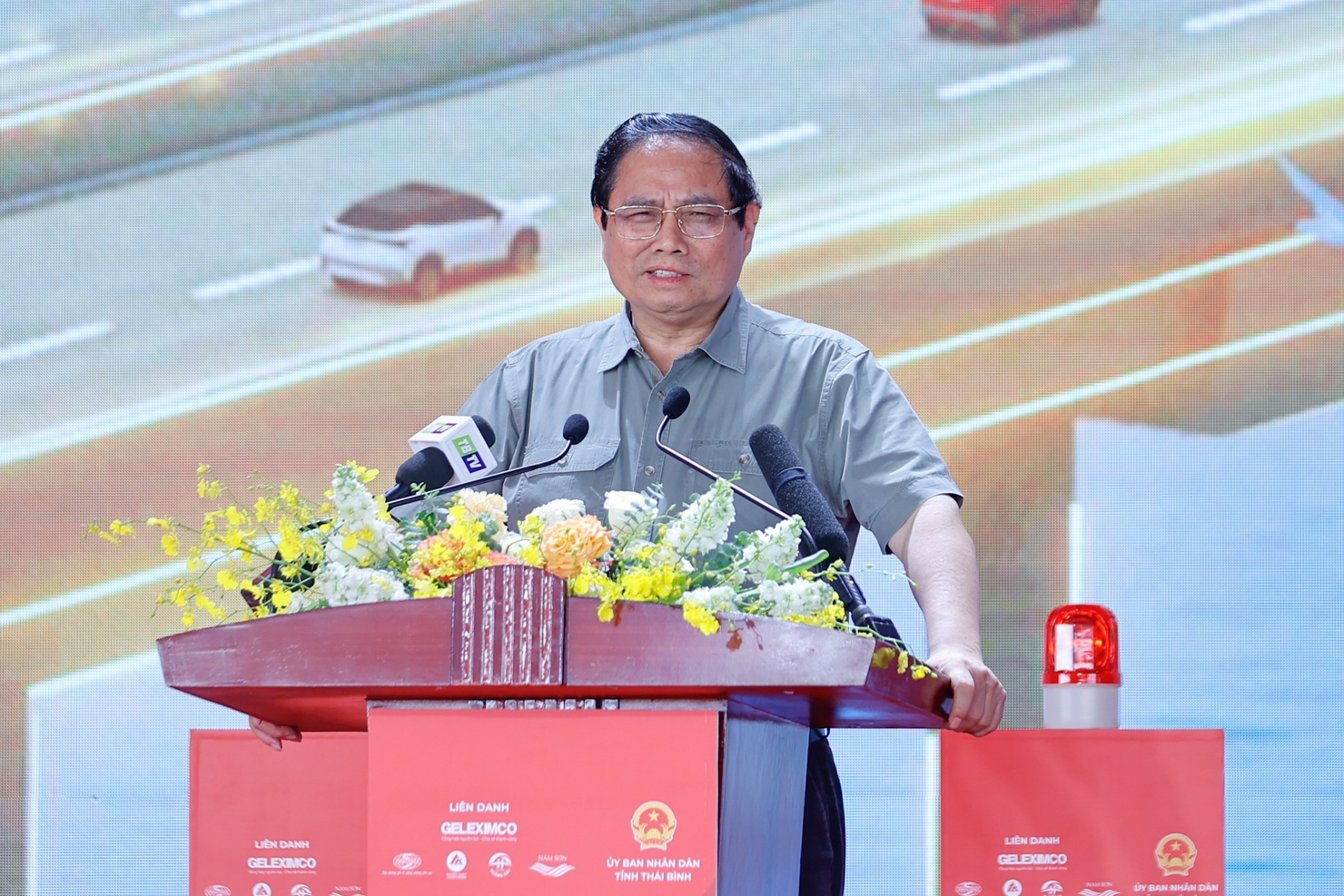Thủ tướng Phạm Minh Chính đánh giá đây là 2 dự án bongdaso netn trọng, rất ý nghĩa với tỉnh Thái Bình và vùng. Ảnh: VGP/Nhật Bắc