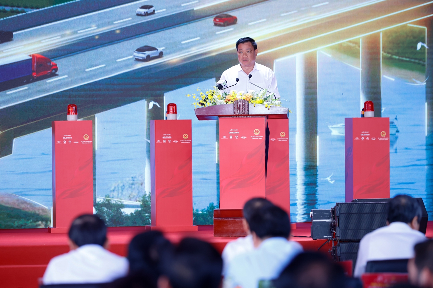 Bí thư Tỉnh ủy Thái Bình Nguyễn Khắc Thận phát biểu tại Lễ khởi công. Ảnh: VGP/Nhật Bắc