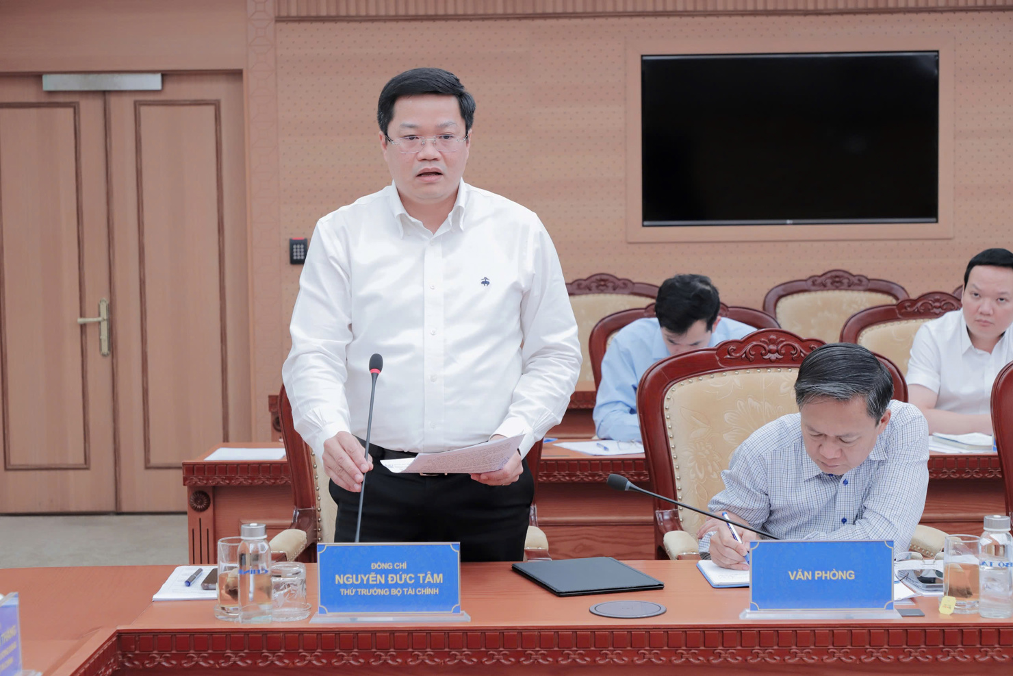 Thứ trưởng Bộ Tài chính Nguyễn Đức Tâm phát biểu tại buổi làm việc.