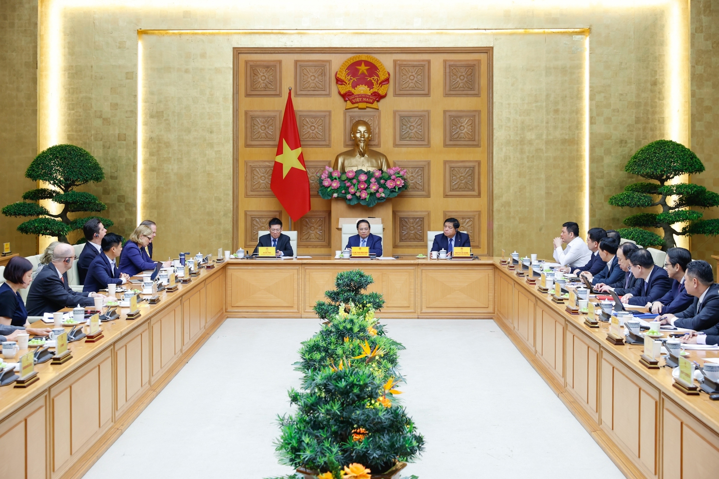 Cuộc làm việc nhằm lắng nghe, giải quyết các vướng mắc, đề xuất giải pháp thúc đẩy hợp tác đầu tư, kinh doanh Việt Nam - Hoa Kỳ - Ảnh: VGP/Nhật Bắc 