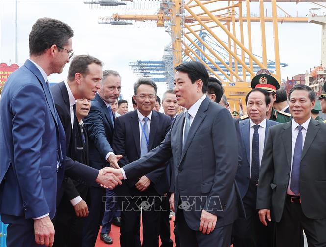 Chủ tịch nước Lương Cường với các đại biểu dự Lễ khánh thành Cảng container quốc tế TIL Cảng Hải Phòng - HTIT (Bến số 3, số 4 - Khu bến cảng Lạch Huyện)