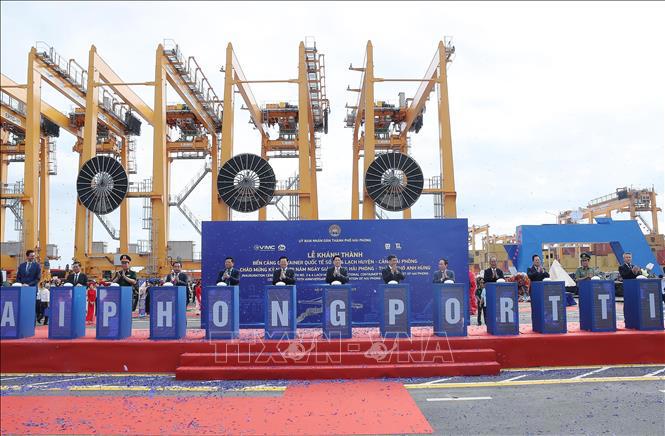 Chủ tịch nước Lương Cường và các đại biểu khánh thành Cảng container quốc tế TIL Cảng Hải Phòng - HTIT (Bến số 3, số 4 - Khu bến cảng Lạch Huyện)