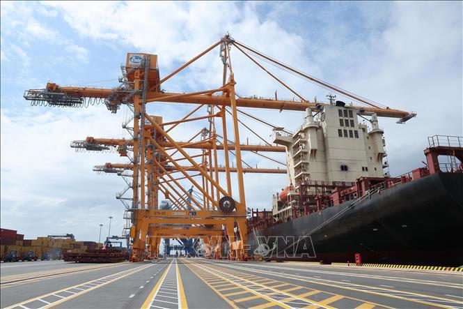Bến số 3, số 4 - Khu bến cảng Lạch Huyện có khả năng tiếp nhận tàu 100.000 DWT đầy tải, với sản lượng hàng hoá đạt 1,5 triệu TEU/năm