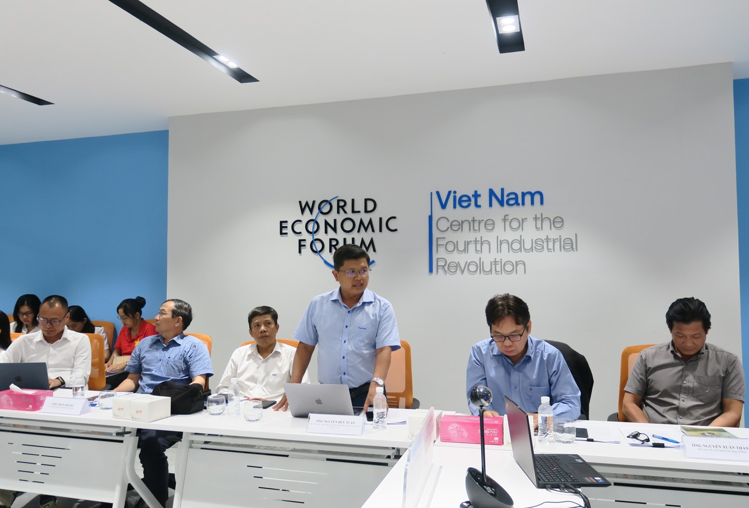Ông Nguyễn Hữu Tuấn, Phó Giám đốc Viettel Solutions gợi ý, Nhà nước nên đặt hàng sản phẩm công nghệ cao từ doanh nghiệp trong nước, tạo thị trường ứng dụng KHCN và thúc đẩy nội địa hóa sản phẩm. Ảnh: Đức Mỹ
