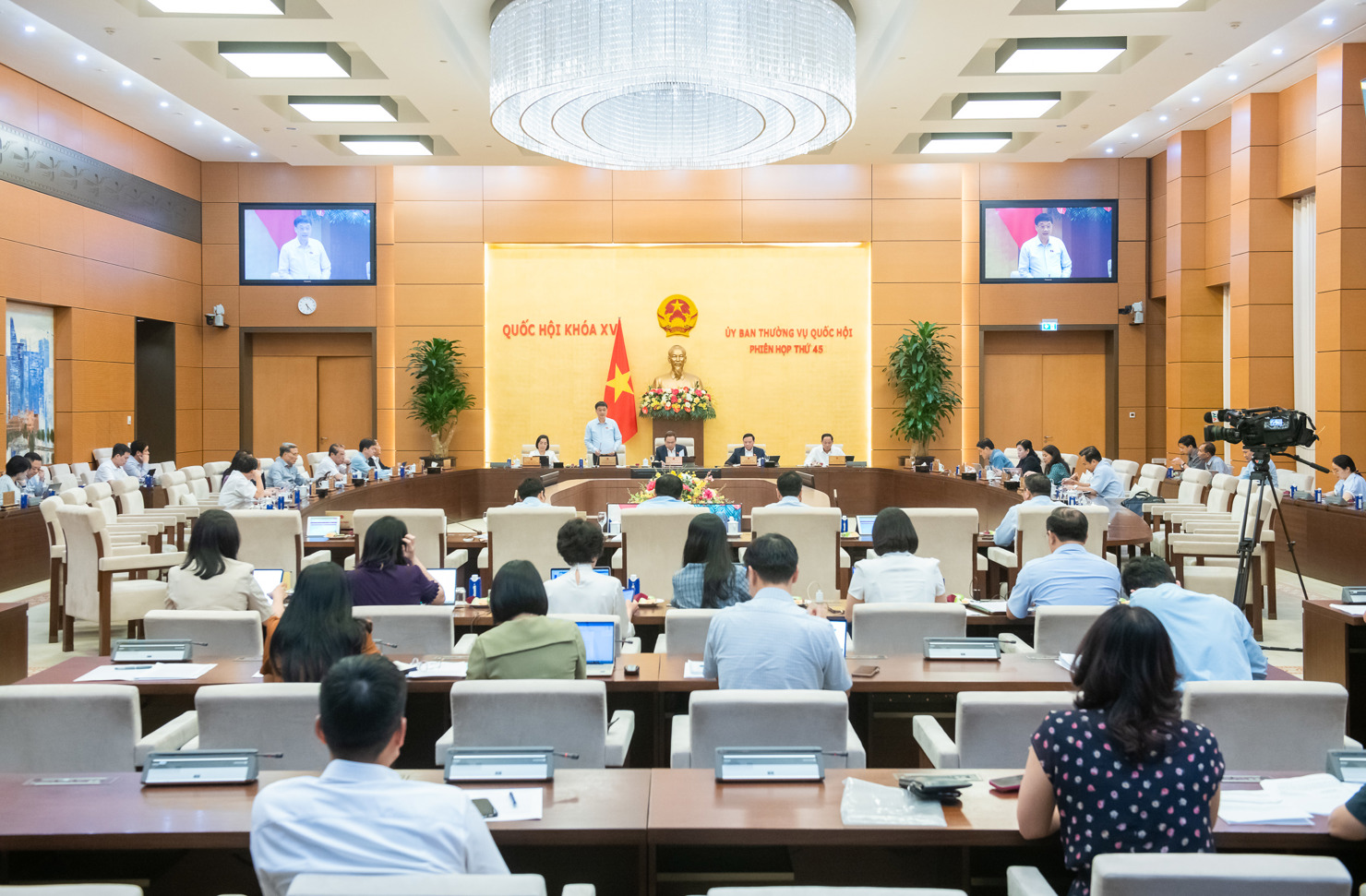 Toàn cảnh phiên họp.