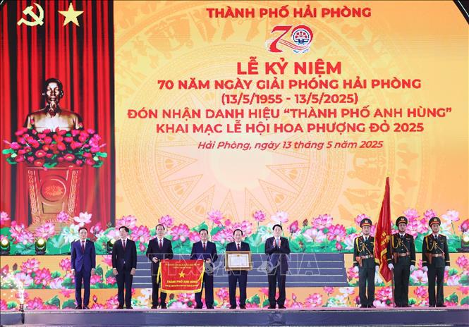 Chủ tịch nước Lương Cường trao danh hiệu Thành phố Anh hùng cho Đảng bộ, chính quyền và nhân dân TP. Hải Phòng