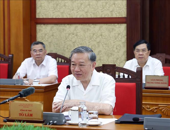 Tổng Bí thư: Lấy ý kiến nhân dân về nội dung sửa đổi, bổ sung Hiến pháp năm 2013 đảm bảo đúng tiến độ để trình Quốc hội. 