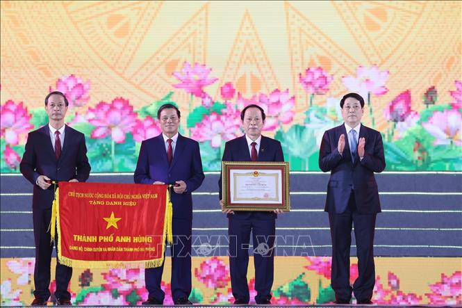 Chủ tịch nước Lương Cường trao danh hiệu Thành phố Anh hùng cho Đảng bộ, chính quyền và nhân dân TP. Hải Phòng