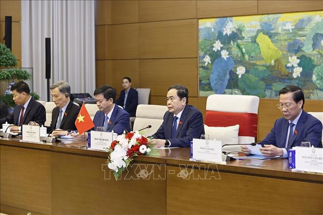 Chủ tịch Quốc hội khẳng định Quốc hội Việt Nam sẽ tiếp tục hoàn thiện khuôn khổ pháp lý, tạo điều kiện thuận lợi cho các doanh nghiệp và nhà đầu tư hai nước, đồng thời hỗ trợ các sáng kiến hợp tác trong các lĩnh vực chiến lược như kinh tế số, chuyển đổi xanh và phát triển bền vững - Ảnh: TTXVN