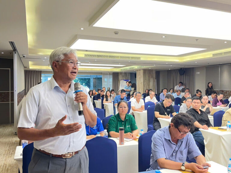 Doanh nghiệp chia sẻ tại hội thảo. Ảnh: T.H