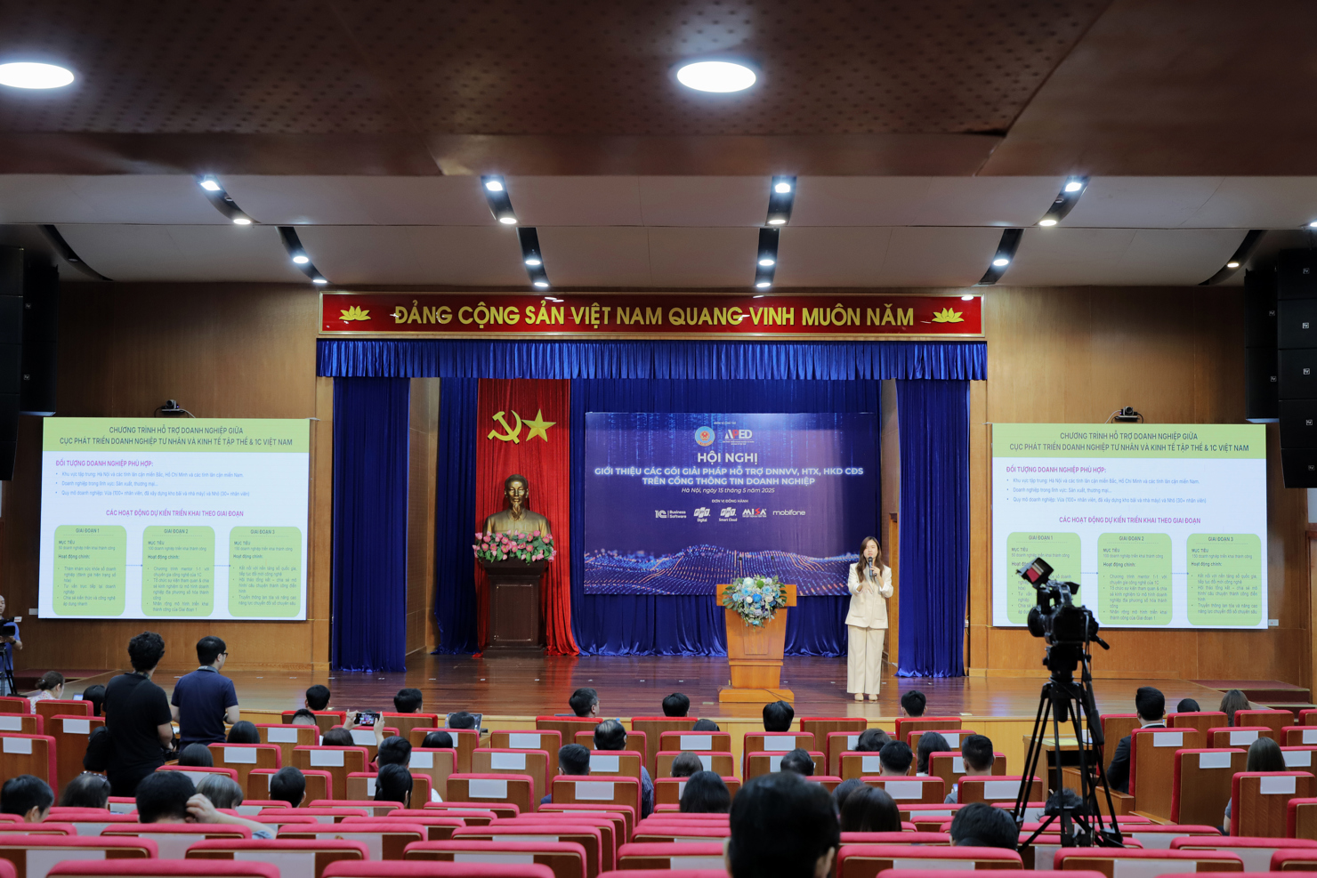 Quang cảnh Hội nghị Giới thiệu các gói giải pháp hỗ trợ bongdaso kèo nhà cái nghiệp nhỏ và vừa, hợp tác xã, hộ kinh bongdaso kèo nhà cái, chuyển đổi số.