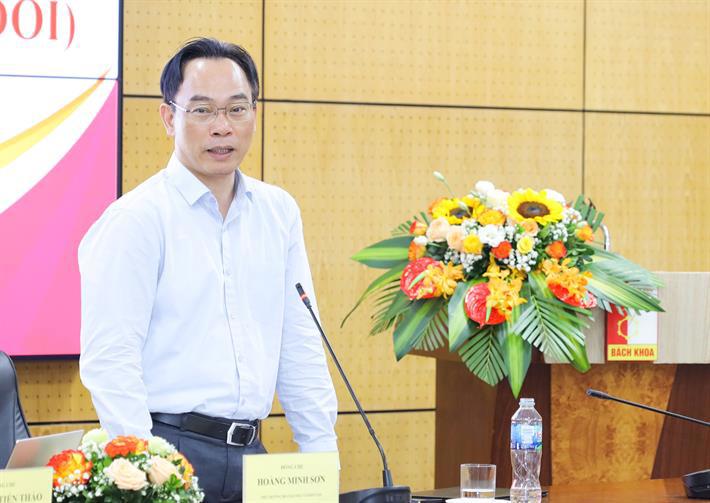 Thứ trưởng Bộ GDĐT Hoàng Minh Sơn phát biểu tại tọa đàm