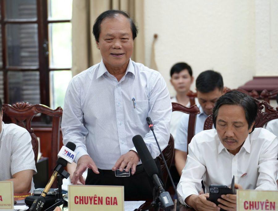 GS.TS. Phan Trung Lý đề xuất cần quy định khái niệm về Ủy ban nhân dân, Hội đồng nhân dân một cách rộng hơn.