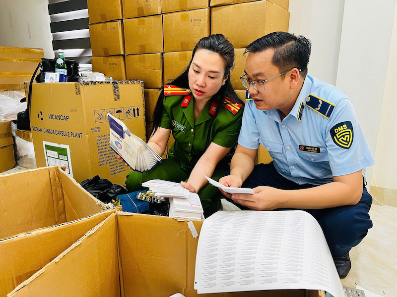 Công an TP. Hà Nội thu giữ trên 100 tấn thuốc tân dược và thực phẩm chức năng giả. Ảnh: CAHN