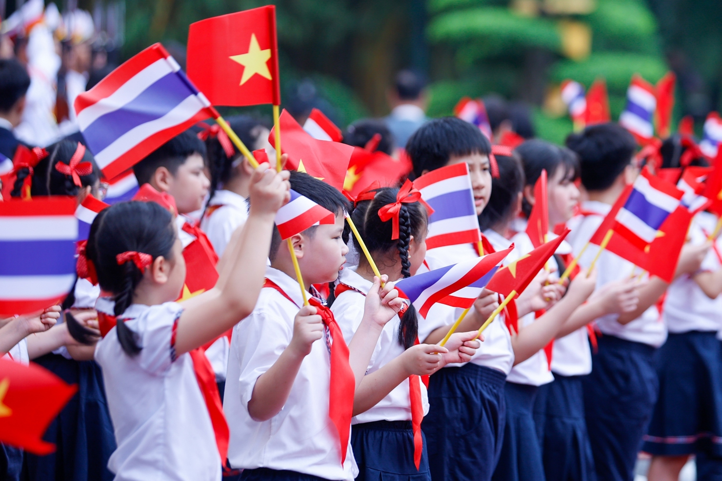 Thiếu nhi Thủ đô Hà Nội chào mừng Thủ tướng Thái Lan Paetongtarn Shinawatra thăm chính thức Việt Nam. Ảnh: VGP/Nhật Bắc