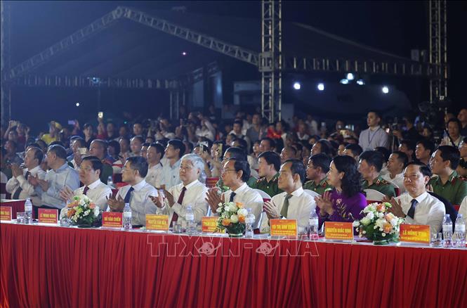 Các đồng chí lãnh đạo Đảng, Nhà nước và đại biểu tham dự buổi lễ - Ảnh: TTXVN. 