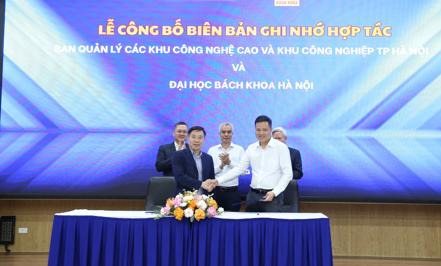Lễ K&yacute; kết bi&ecirc;n bản ghi nhớ (MOU) v&agrave; hợp đồng chuyển giao c&ocirc;ng nghệ l&agrave; điểm nhấn của sự kiện. Ảnh: Quang H&ugrave;ng