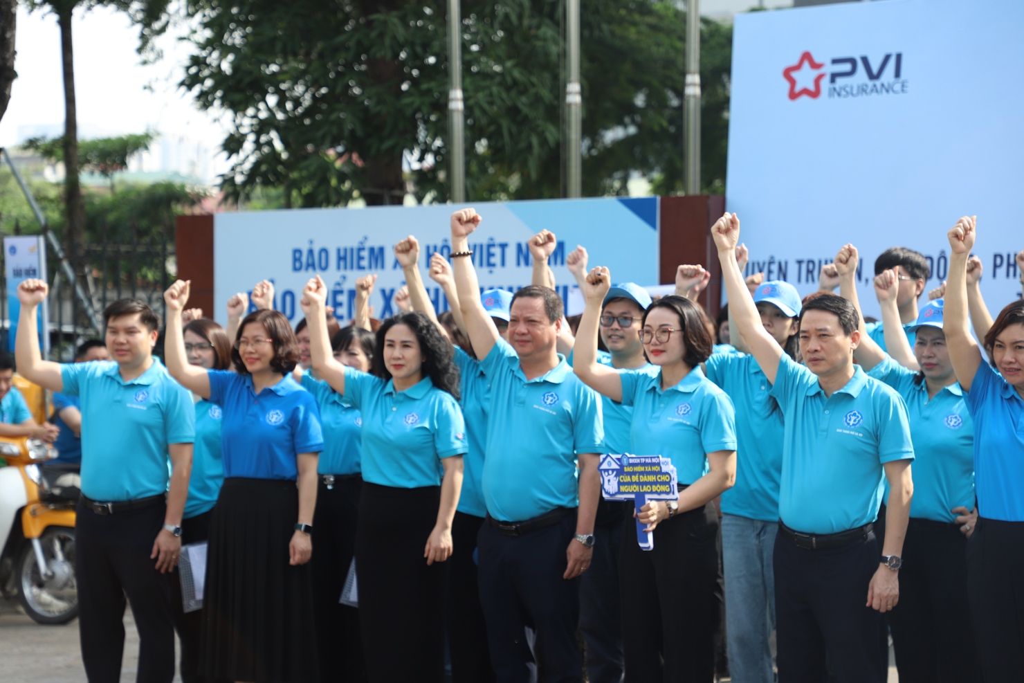 Bảo hiểm x&atilde; hội bongdaso dữ liệu vực I phối hợp 17 tổ chức dịch vụ thu triển khai đồng bộ Lễ ra qu&acirc;n hưởng ứng Th&aacute;ng vận động triển khai bảo hiểm x&atilde; hội to&agrave;n d&acirc;n tr&ecirc;n to&agrave;n TP. H&agrave; Nội.