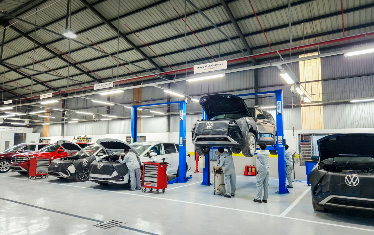 Với định hướng, chiến lược “Trải nghiệm & khẳng định đẳng cấp mới”, Volkswagen Việt Nam mang đến các dòng sản phẩm SUV, MPV cao cấp.