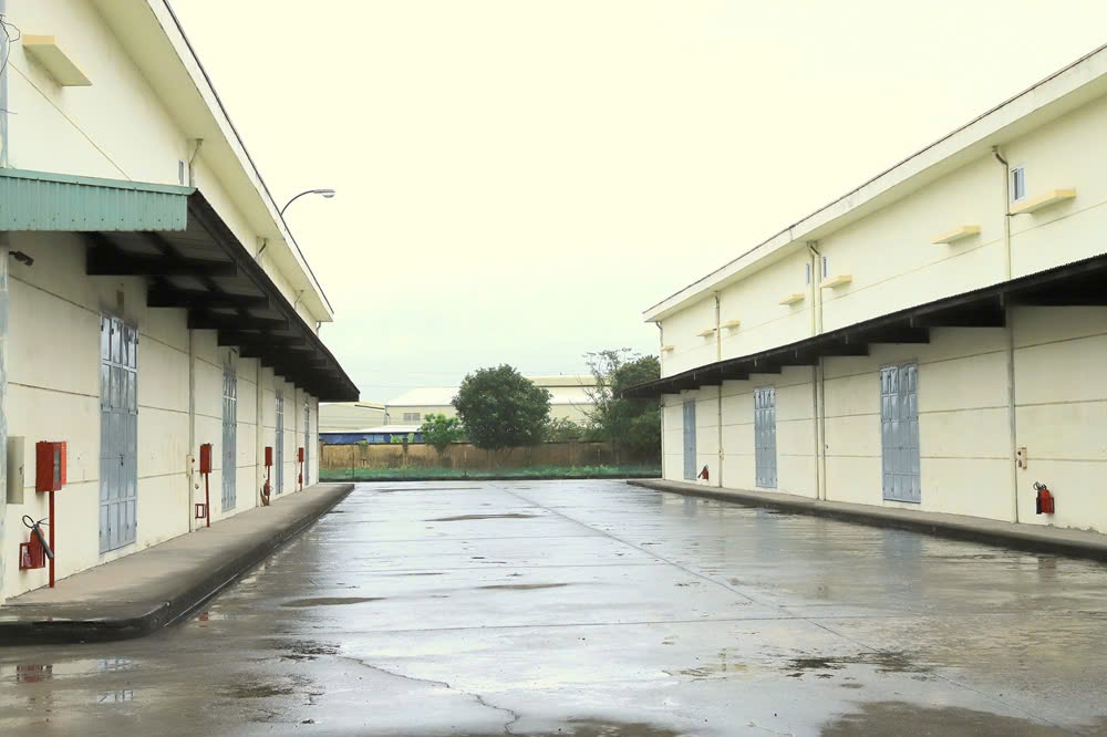 Công suất của các kho chứa lương thực, vật tư, hàng hóa là 961.545 m2 kho.