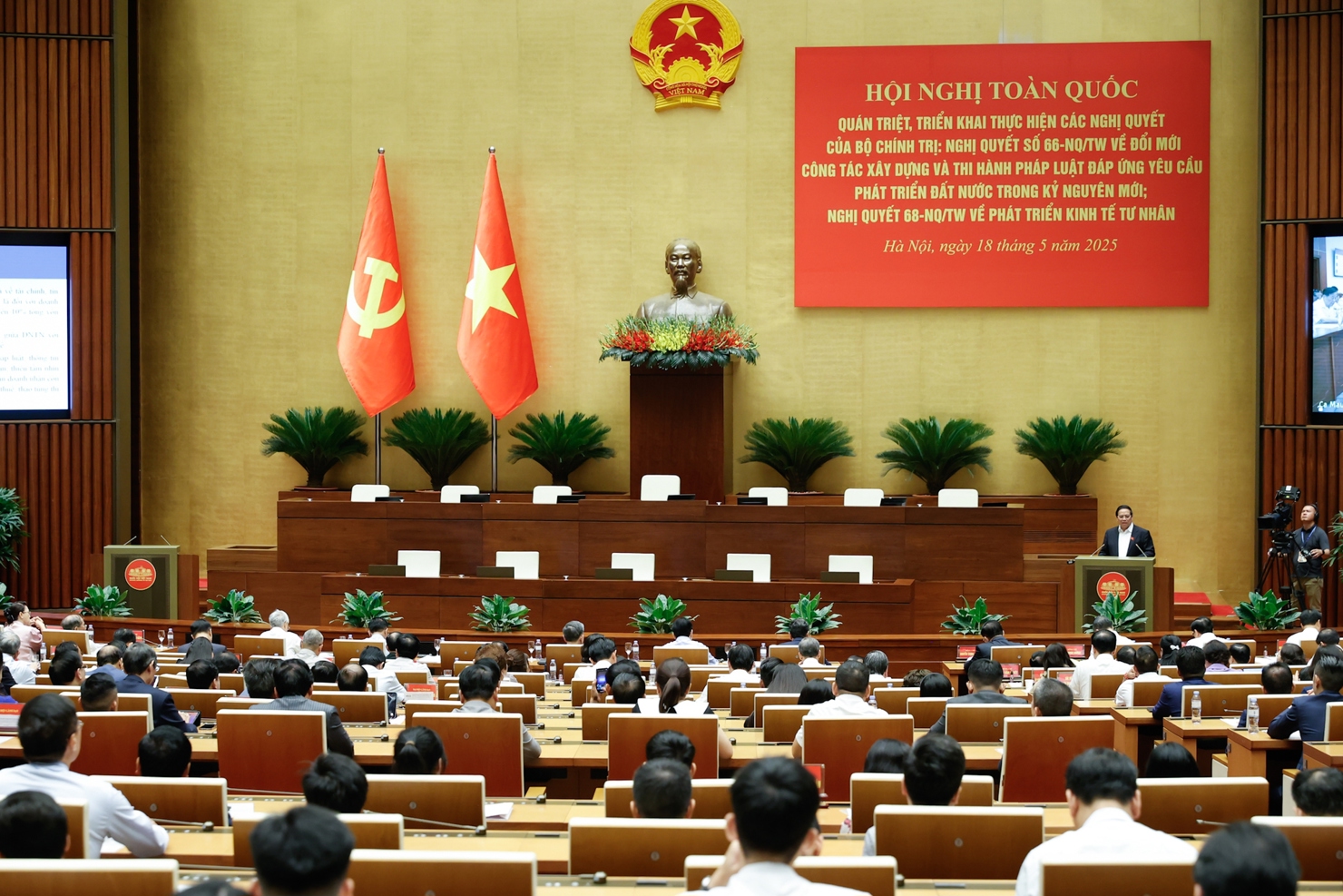 Quang cảnh Hội nghị tại Hội trường Diên Hồng.
