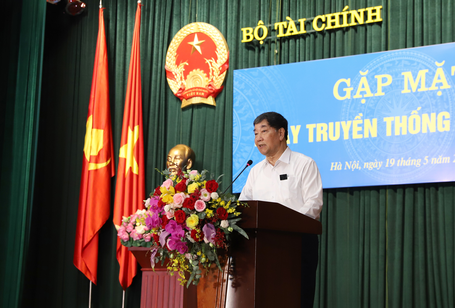 &Ocirc;ng Trần Văn T&aacute; &ndash; nguy&ecirc;n Thứ trưởng Bộ T&agrave;i ch&iacute;nh, Trưởng Ban Li&ecirc;n lạc TCCBHT c&ocirc;ng bố Quyết định hợp nhất TCCBHT Bộ T&agrave;i ch&iacute;nh. Ảnh: Gia H&acirc;n