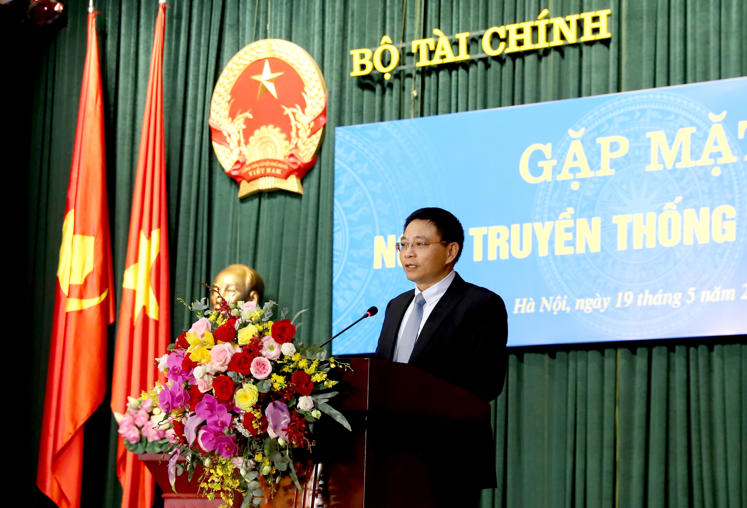 Bộ trưởng Nguyễn Văn Thắng&nbsp;x&uacute;c động gửi lời ch&uacute;c &ldquo;Sống vui &ndash; Sống khỏe &ndash; Sống hạnh ph&uacute;c &ndash; Trường thọ" đến c&aacute;c c&aacute;n bộ hưu tr&iacute; ng&agrave;nh T&agrave;i ch&iacute;nh. Ảnh: Gia H&acirc;n