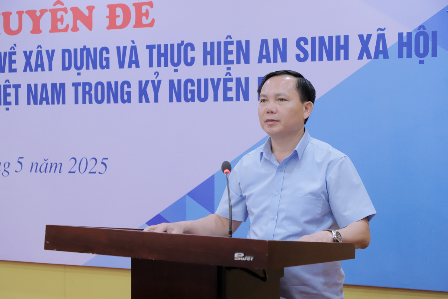 Ph&oacute; Gi&aacute;m đốc BHXH Việt Nam Chu Mạnh Sinh ph&aacute;t biểu tại Hội thảo.