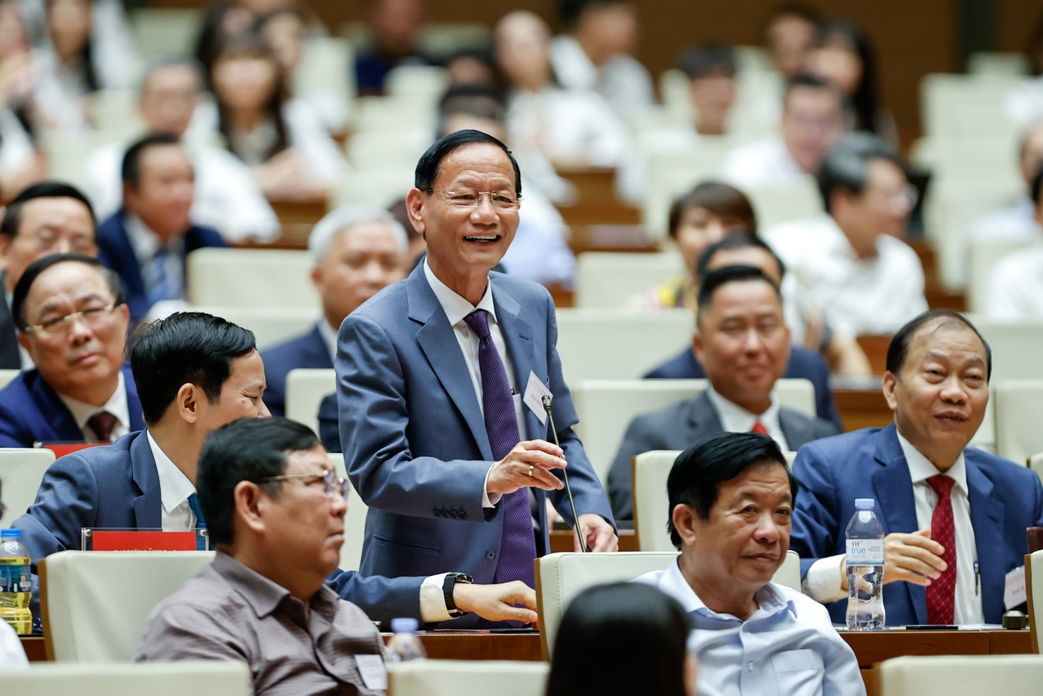 Chủ tịch HĐQT Tập đoàn Geleximco Vũ Văn Tiền cho rằng việc Nghị quyết xác định "kinh tế tư nhân là một động lực quan trọng nhất của nền kinh tế quốc gia" là sự thay đổi mang tính chiến lược, đột phá, với tầm nhìn bao trùm, nhận định đúng về vị trí, vai trò của kinh tế tư nhân, xóa bỏ triệt để quan điểm, nhận thức, thái độ định kiến về kinh tế tư nhân - Ảnh: VGP/Nhật Bắc