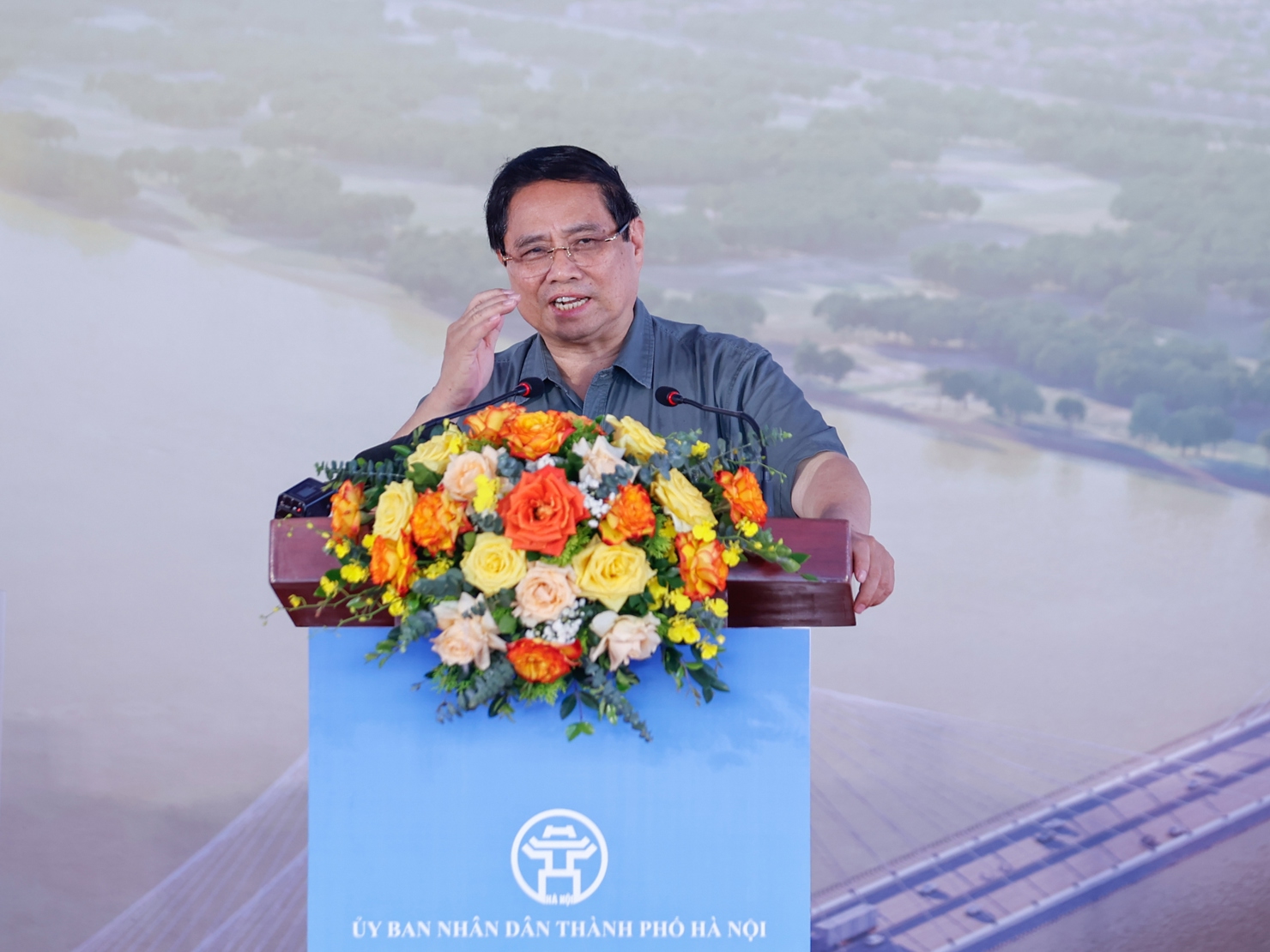 Thủ tướng mong muốn cây cầu phải là một điểm nhấn kiến trúc, tạo cảnh quan đẹp, xứng tầm và tôn vinh Hà Nội ngàn năm văn hiến, anh hùng. Ảnh: VGP/Nhật Bắc