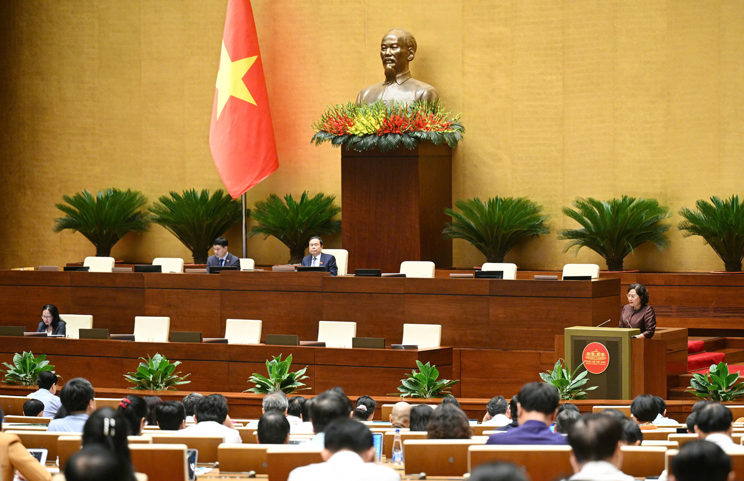 Quang cảnh phiên họp.