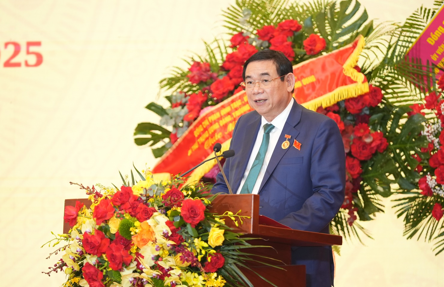 Đồng ch&iacute; Phan Đức T&uacute; - B&iacute; thư Đảng ủy, Chủ tịch HĐQT BIDV &ndash; b&aacute;o c&aacute;o tại Đại hội