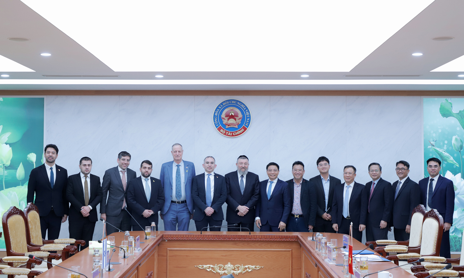 Hai bên thống nhất tăng cường hợp tác lĩnh vực an sinh xã hội. 