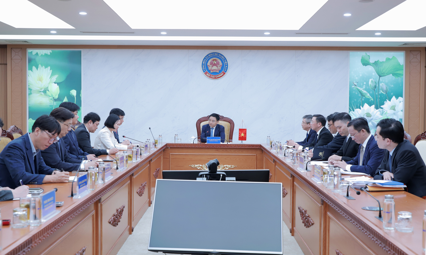 To&agrave;n cảnh buổi l&agrave;m việc.