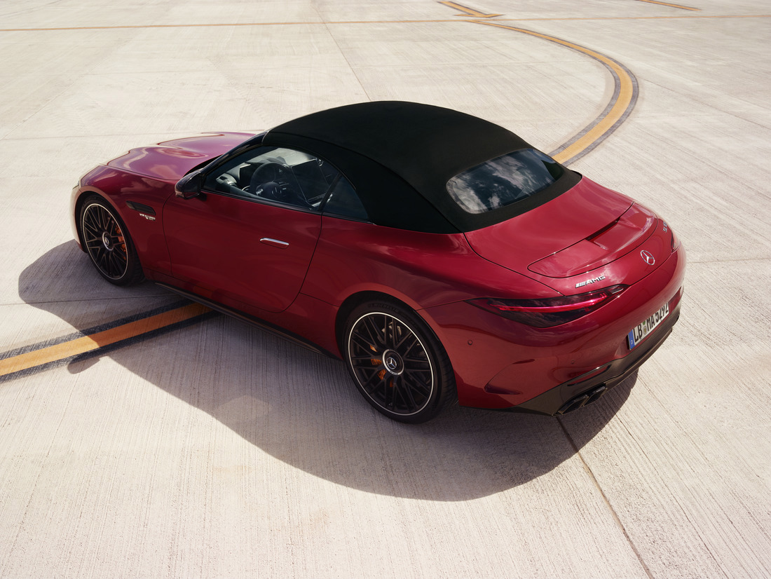 Lần đầu tiên, một mẫu roadster sử dụng hệ truyền động plug-in hybrid xuất hiện dưới tên AMG tại Việt Nam, kết hợp động cơ V8 cùng công nghệ hiện đại E PERFORMANCE, mang đến công suất lên đến 816 mã lực. 