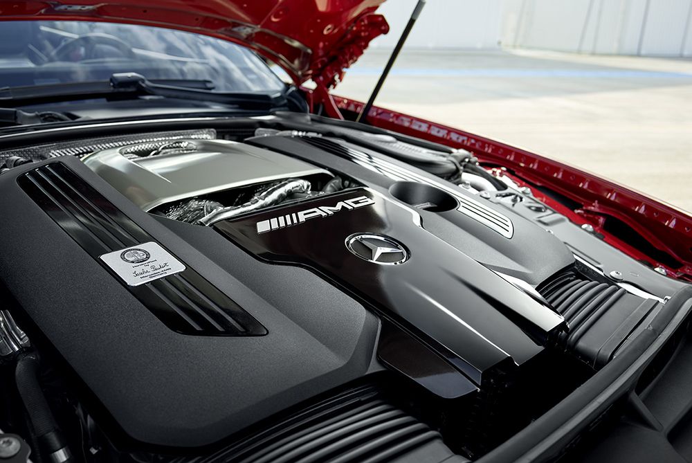 Trái tim của hệ truyền động hybrid chính là bộ pin Hiệu suất cao AMG với dung lượng 6,1 kWh, công suất cực đại 150 kW, được lấy cảm hứng từ các công nghệ trong những chiếc xe đua hybrid Công thức 1™ của Đội đua F1 Mercedes-AMG Petronas. 