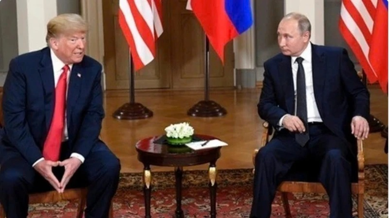 Tổng thống Mỹ Donald Trump (trái) và Tổng thống Nga Vladimir Putin tại cuộc gặp ở Helsinki, Phần Lan ngày 16/7/2018. (Ảnh: THX/TTXVN)